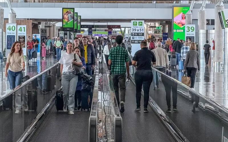 Setor de serviços fica estável em junho e sobe 2% no 1º semestre