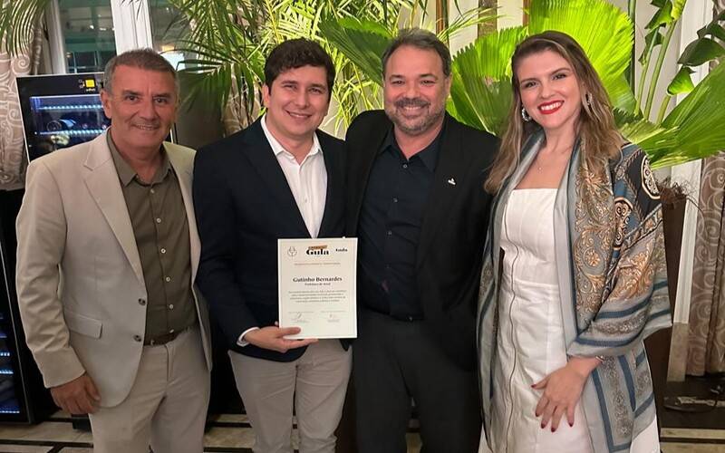  2. Ideraldo Machado, presidente da Aviva; Gutinho Bernardes, prefeito de Areal; Guilh