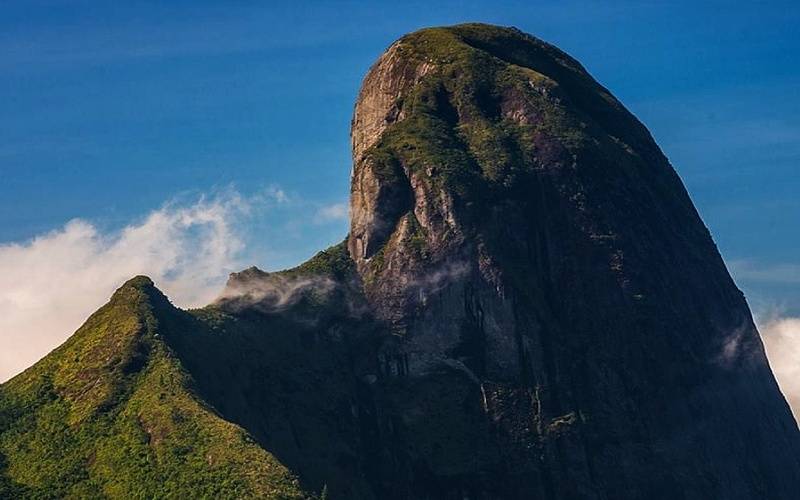 Quase um século no topo: a história da escalada em rocha em Petrópolis