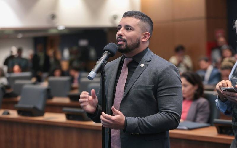 Palanque com aliados da direita provoca racha entre Yuri Moura e PSOL-RJ