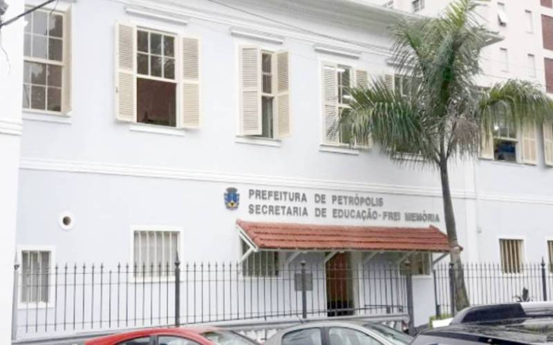 Poliana Ferrarez deixa a Secretaria de Educação de Petrópolis