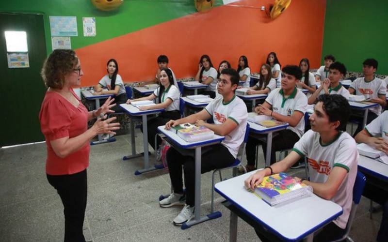 Capes abre 4 mil vagas de mestrado para educadores da rede pública; confira