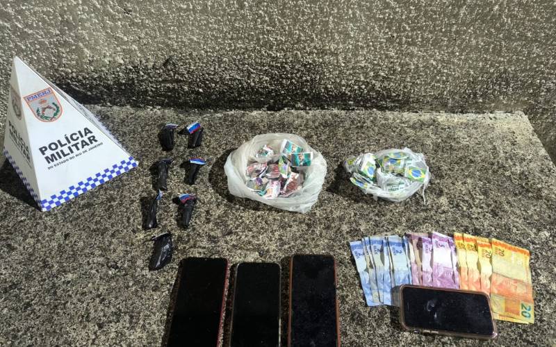 Polícia Militar prende quatro envolvidos com o tráfico de drogas no Valparaíso