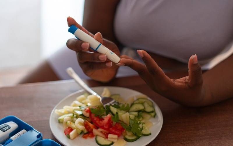 Diabetes tipo 2: especialistas explicam porque prevenção pode começar ainda nos primei