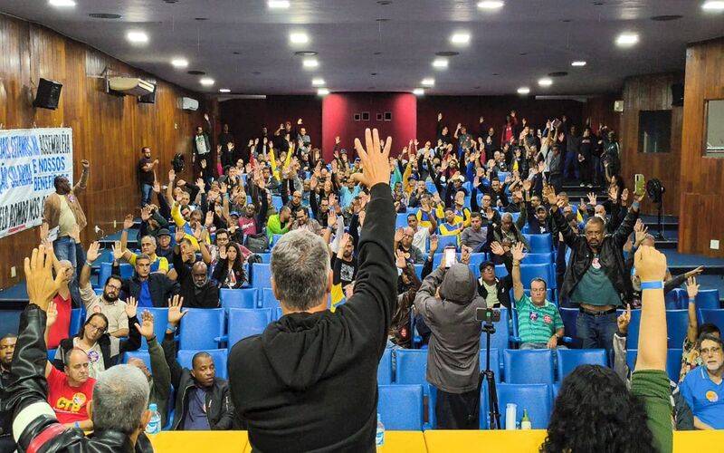 Trabalhadores dos Correios de Petrópolis aprovam indicativo de greve unificada para se