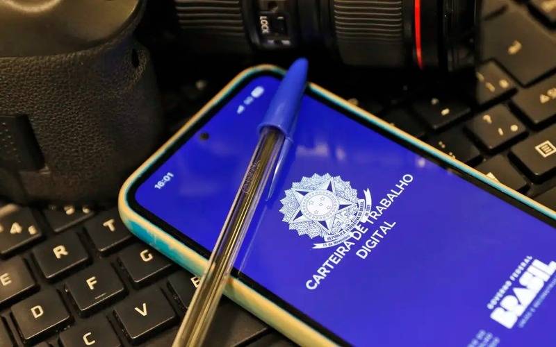 Desemprego cai ao menor nível para julho, mas dado esconde desafio para trabalhadores