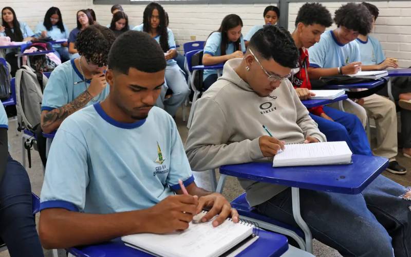 Pé-de-Meia: nascidos em novembro e dezembro recebem parcela de R$ 200
