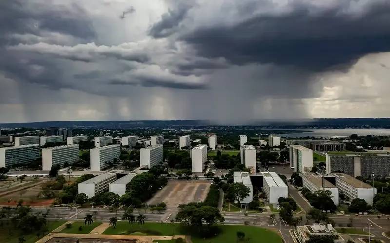 Orçamento de 2027 limita reajuste real de servidores públicos