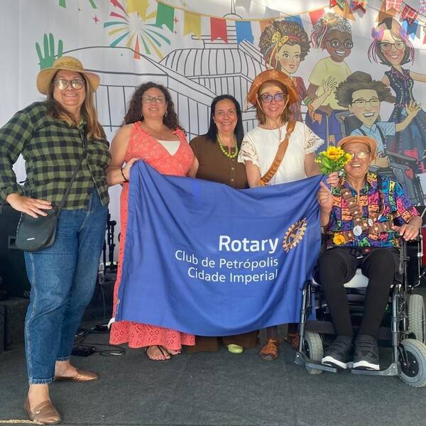 FOTO 4 Sueli Mello, Guaraciaba Bernasconi e Sandra dos Anjos (associadas do Rotary Clu