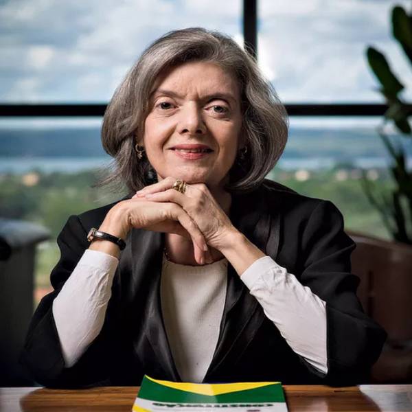  1. Ministra e escritora Cármen Lúcia: Troféu Juca Pato Intelectual do Ano de 2026 dur