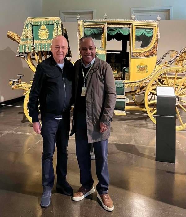 02. Maurício Ferreira Junior recebeu a visita de Angelo Oswaldo de Araújo Santos no Mu