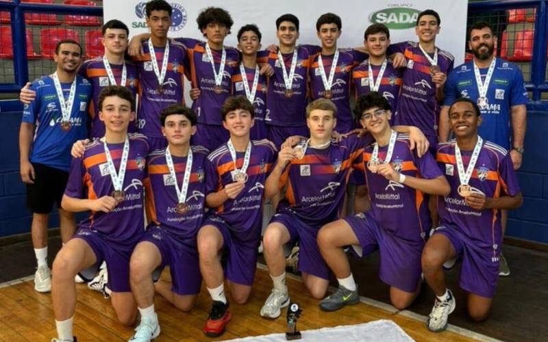 Com três petropolitanos em quadra, JF Vôlei faz história e conquista bronze no Brasile