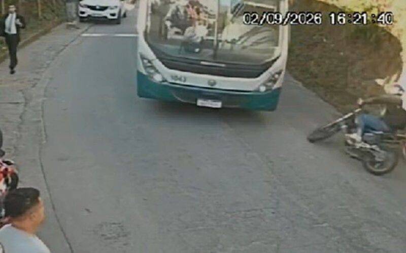 Motociclista morre após colidir com ônibus no Caxambu