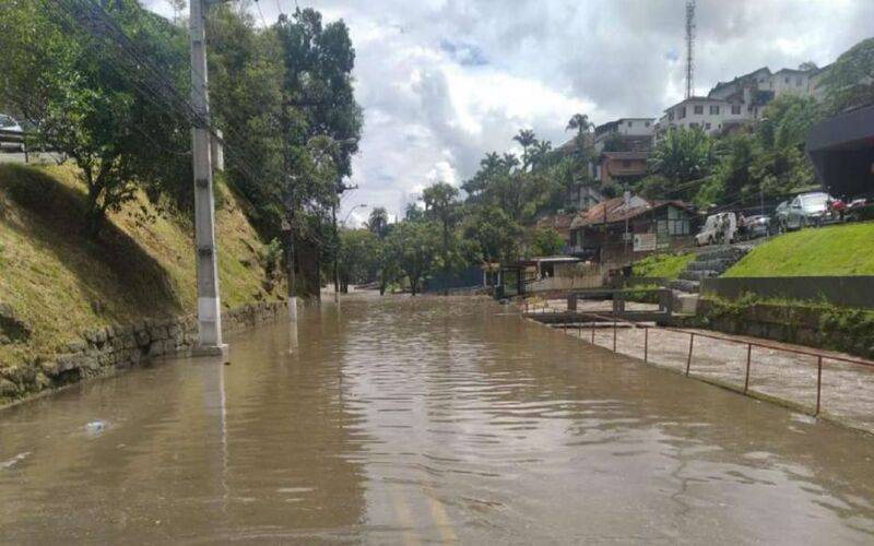 Petrópolis soma 60 alertas de risco hidrológico e geológico de 2025 a 2026