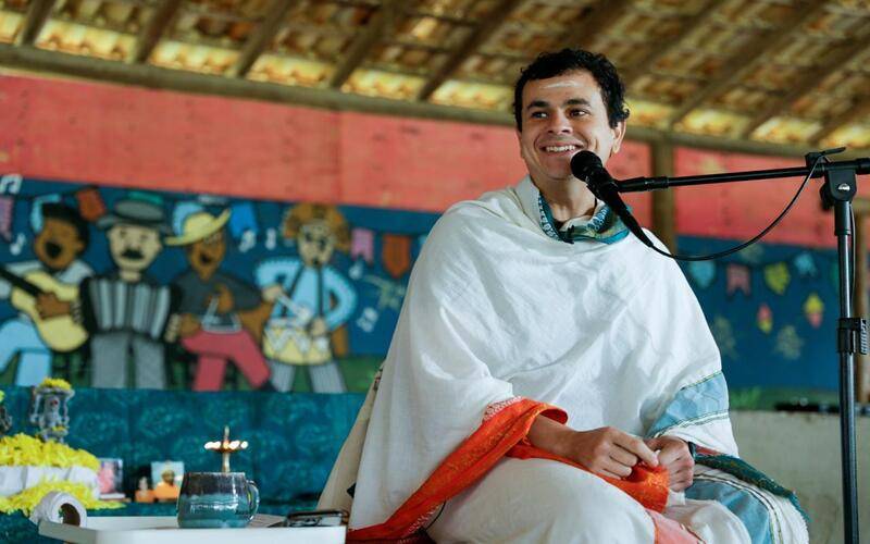 01. Jonas Masetti conduz a quarta edição da Imersão Vedanta na Veia na Embaixada da Ín