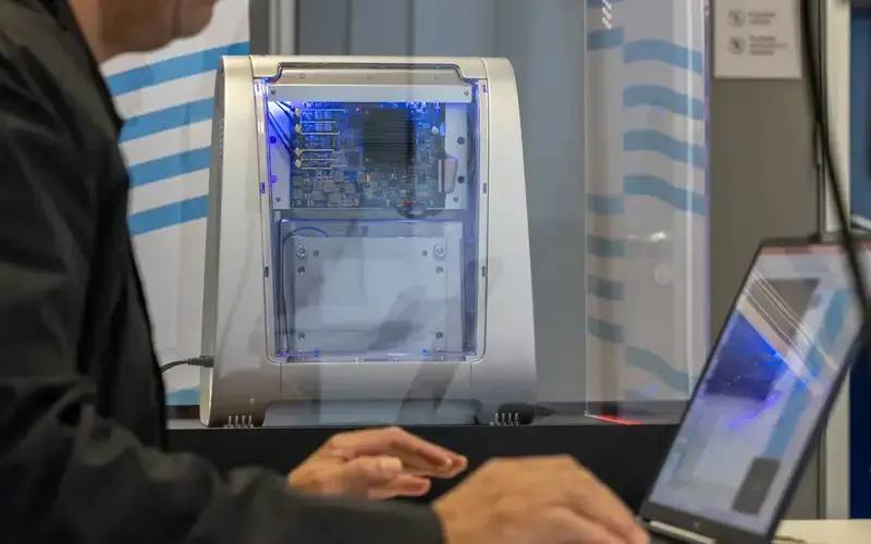 Novo computador quântico educacional passa a ser usado no Senai