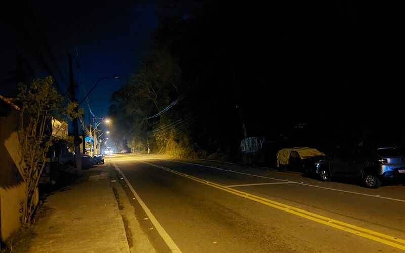 Moradores relatam problemas na iluminação da Estrada União e Indústria, em Itaipava