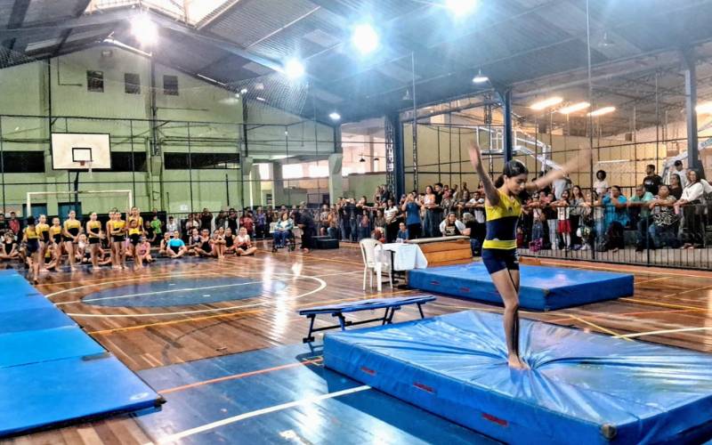 Ginástica artística estreia nos Jeups com competição na Fábrica do Saber