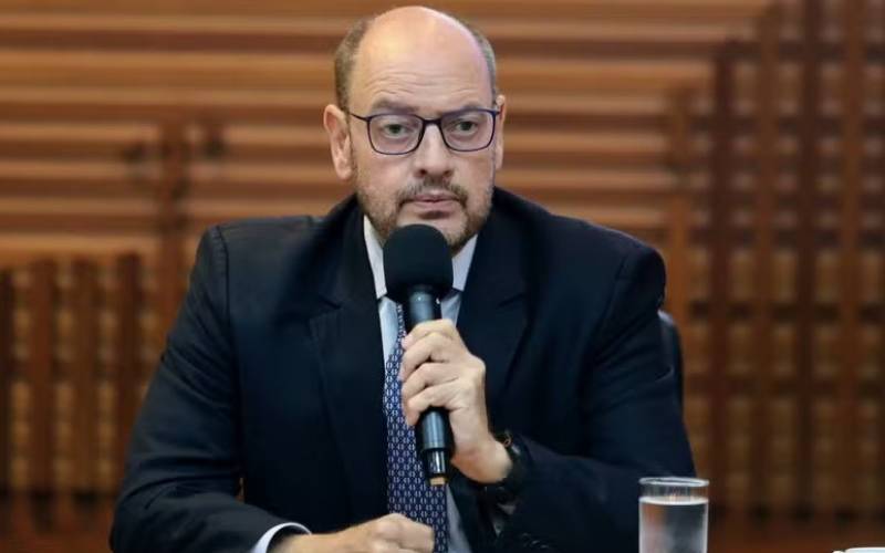 Ricardo Couto extingue mais de mil cargos vagos na estrutura do Estado