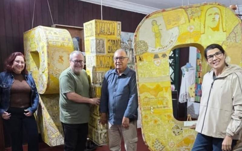 Claudia Viana, Cocco Barçante, Roberto Perrota e Danielle Barros durante visita ao Mus