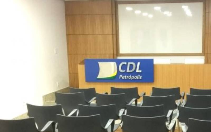 CDL Petrópolis aponta prejuízo duplo com falta de ônibus: afeta funcionários e afasta 