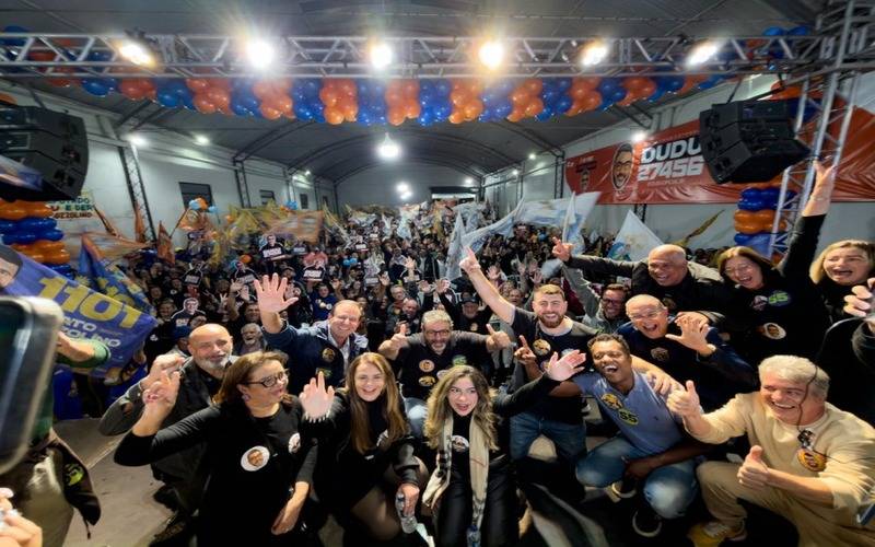 Mais de 4 mil pessoas participam do início da campanha de Dudu em Petrópolis