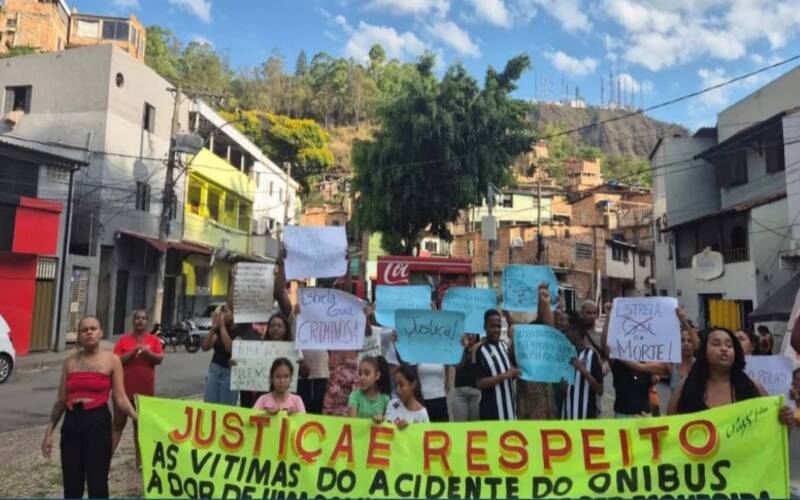 Um mês após acidente que matou 10 pessoas, familiares protestam em BH por justiça