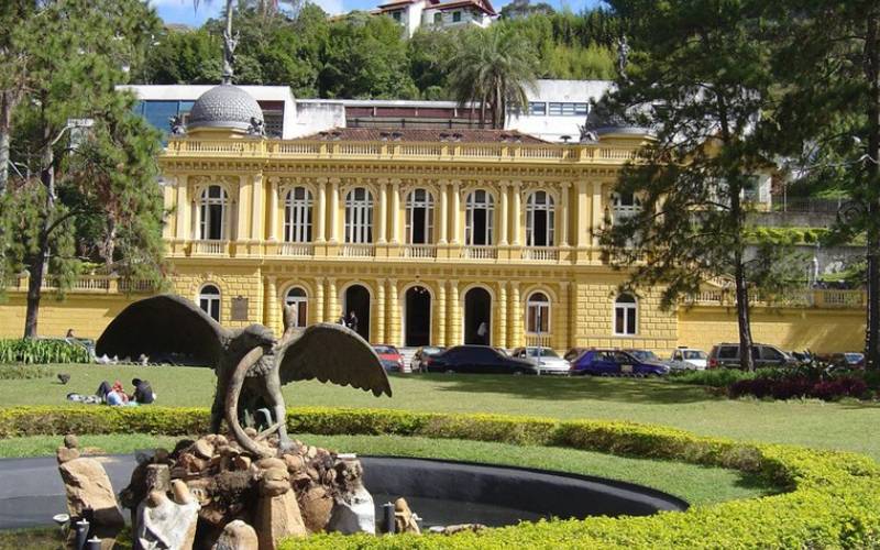 Câmara de Petrópolis aprova reajuste de 20% e salário mínimo de R$ 1.621 para servidor