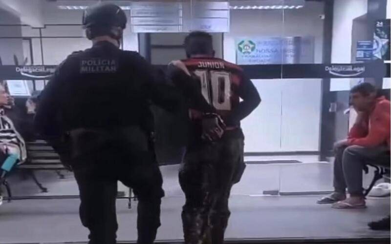 Homem é preso com espingarda e munições em Pedro do Rio