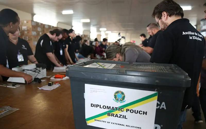 Quase 1 milhão de brasileiros no exterior poderão votar nas eleições