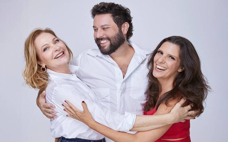“Simples Assim”: comédia inspirada em textos de Martha Medeiros será apresentada em Pe