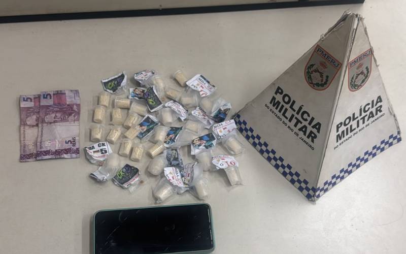 Polícia Militar prende homem por tráfico de drogas no Alemão