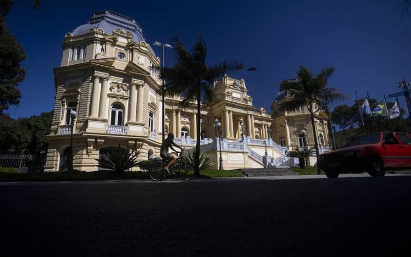 Governo do Rio extingue mais de 500 cargos em comissão vagos, reforça controle interno