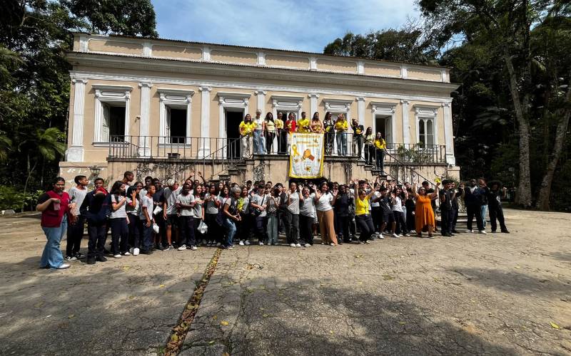 Setembro Amarelo reúne 120 estudantes em ação de valorização da vida em Petrópolis