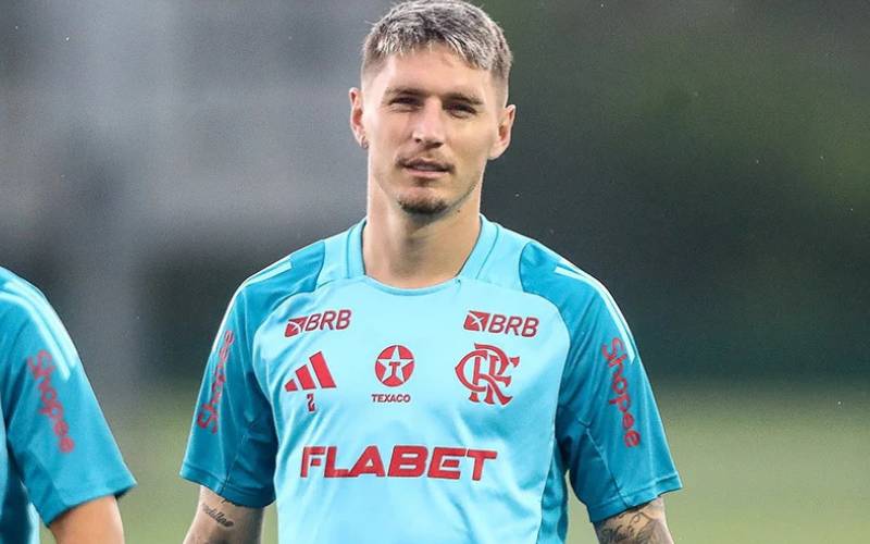 Varela e Valencia voltam ao Rio na quarta e devem desfalcar o Flamengo contra o Santos