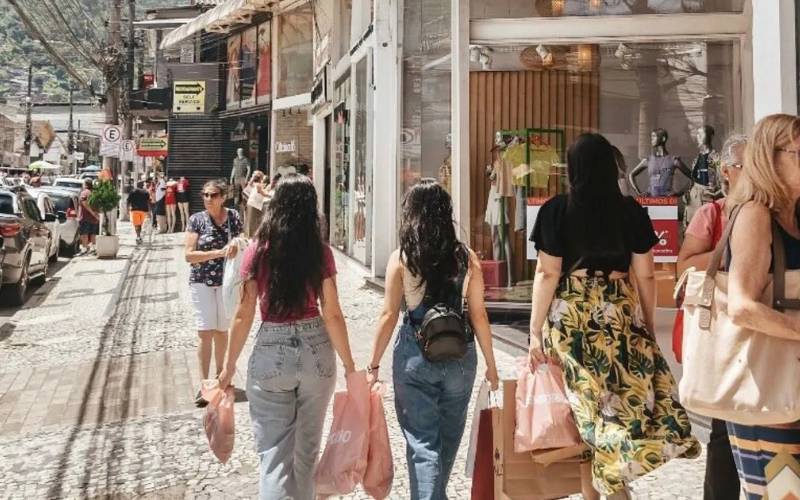 Comércio de Petrópolis interrompe sequência de quatro meses de saldo negativo e tem ex
