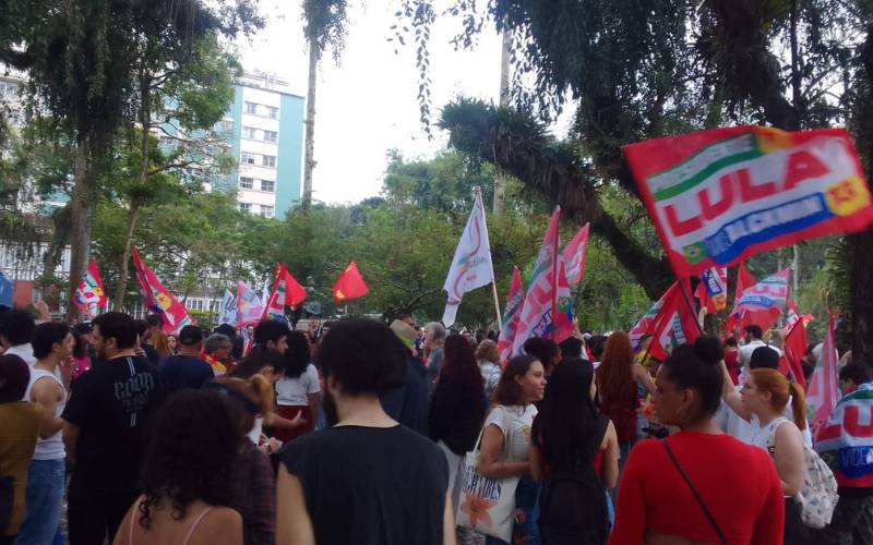 Mobilização pela democracia acontece na Praça Dom Pedro
