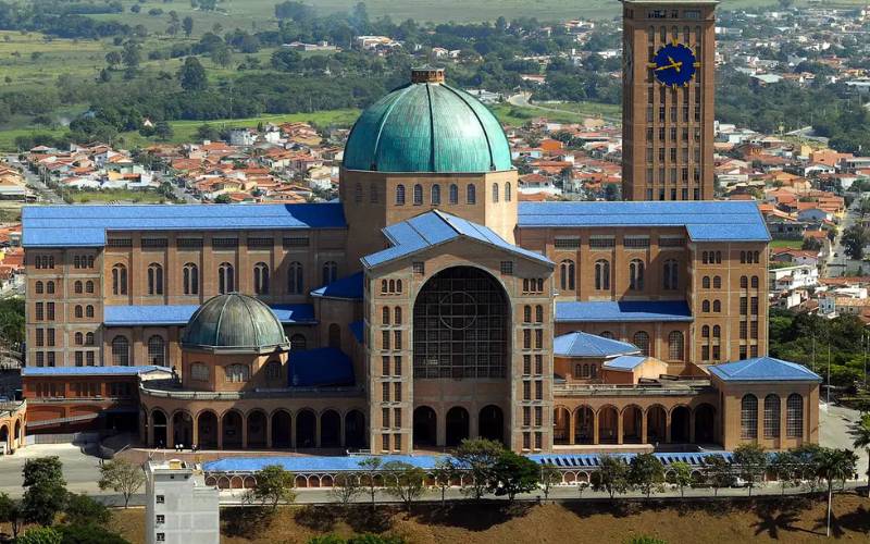 Santuário de Aparecida terá missas, consagração e procissão no feriado