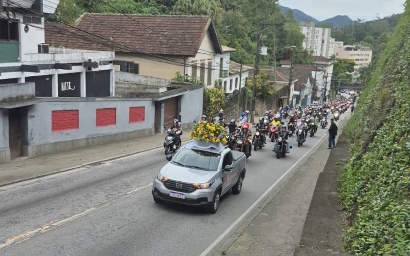 Moto romaria reúne motociclistas em homenagem a Nossa Senhora Aparecida em Petrópolis