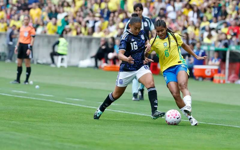 Após cortes, seleção feminina chega a Recife para encarar Argentina
