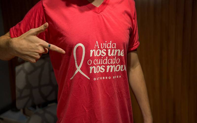 Outubro Rosa: Campanha em Petrópolis arrecada alimentos para apoiar pacientes com cânc