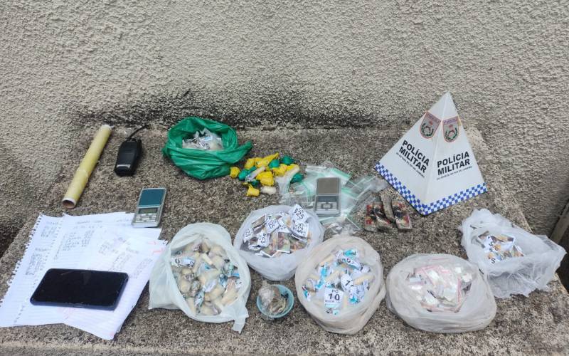 Polícia Militar prende homem apontado como gerente do tráfico e apreende drogas no Mor