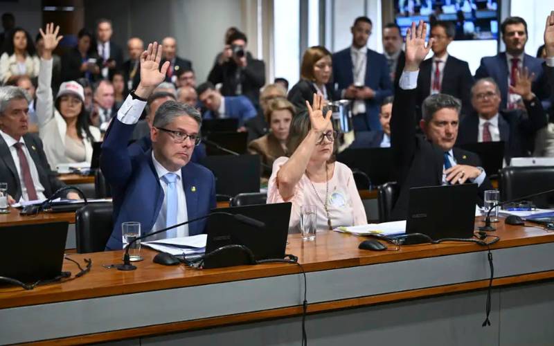 CCJ do Senado conclui votação da PEC da Segurança Pública