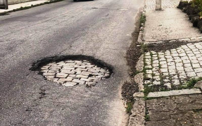 Buracos são problema em várias ruas da cidade