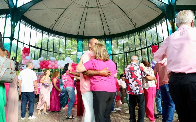 Baile Rosa reúne música, emoção e histórias de superação no Palácio de Cristal