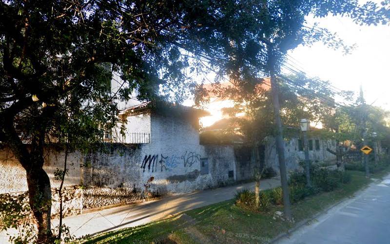 Homem em situação de rua é morto com pedaço de madeira no Centro de Petrópolis