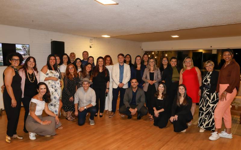 Ananisa de Souza e profissionais de RH. Foto: Divulgação
