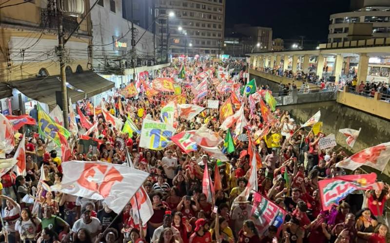 Ato em apoio a Lula é realizado em Petrópolis neste sábado (24)