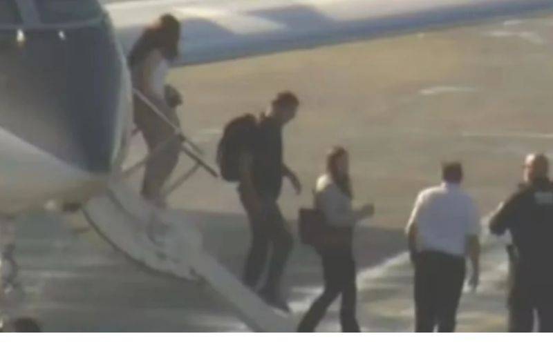 Aeronave com Flávio Bolsonaro e família pousa nos Estados Unidos