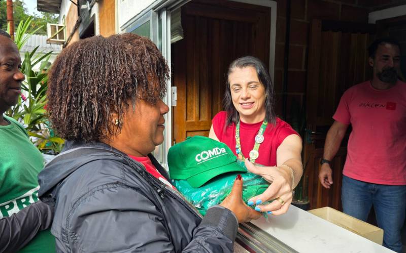 Prefeitura inicia entrega de novos uniformes para funcionários da Comdep no Dia do Ser